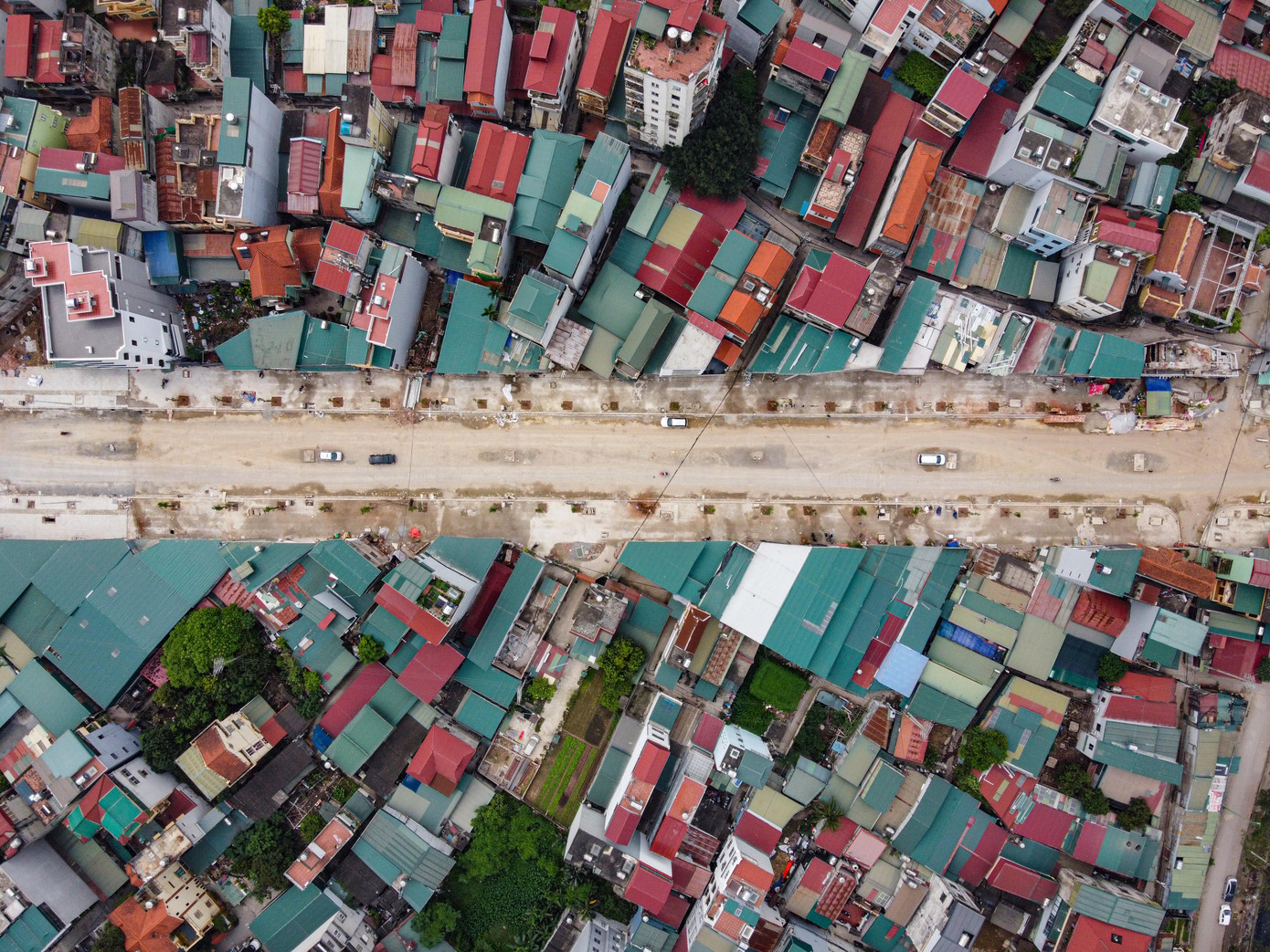 nhà siêu mỏng siêu méo ảnh 3 Những căn nhà siêu mỏng, siêu méo chủ yếu nằm ở đoạn đường từ khu đô thị Đồng Tàu đến cầu sông Sét thuộc phường Thịnh Liệt. Dự án khi qua đây phải chạy qua khu vực đông dân cư, nhiều hộ nằm trong diện di dời, giải tỏa.