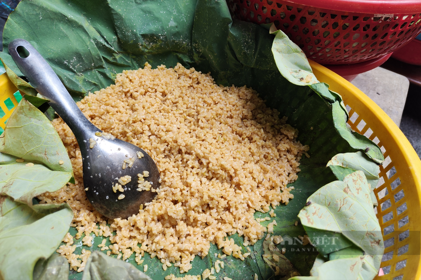 Cơm rượu nếp được mua nhiều vào dịp Tết Đoan Ngọ. Cơm rượu nếp được mua nhiều vào dịp Tết Đoan Ngọ.