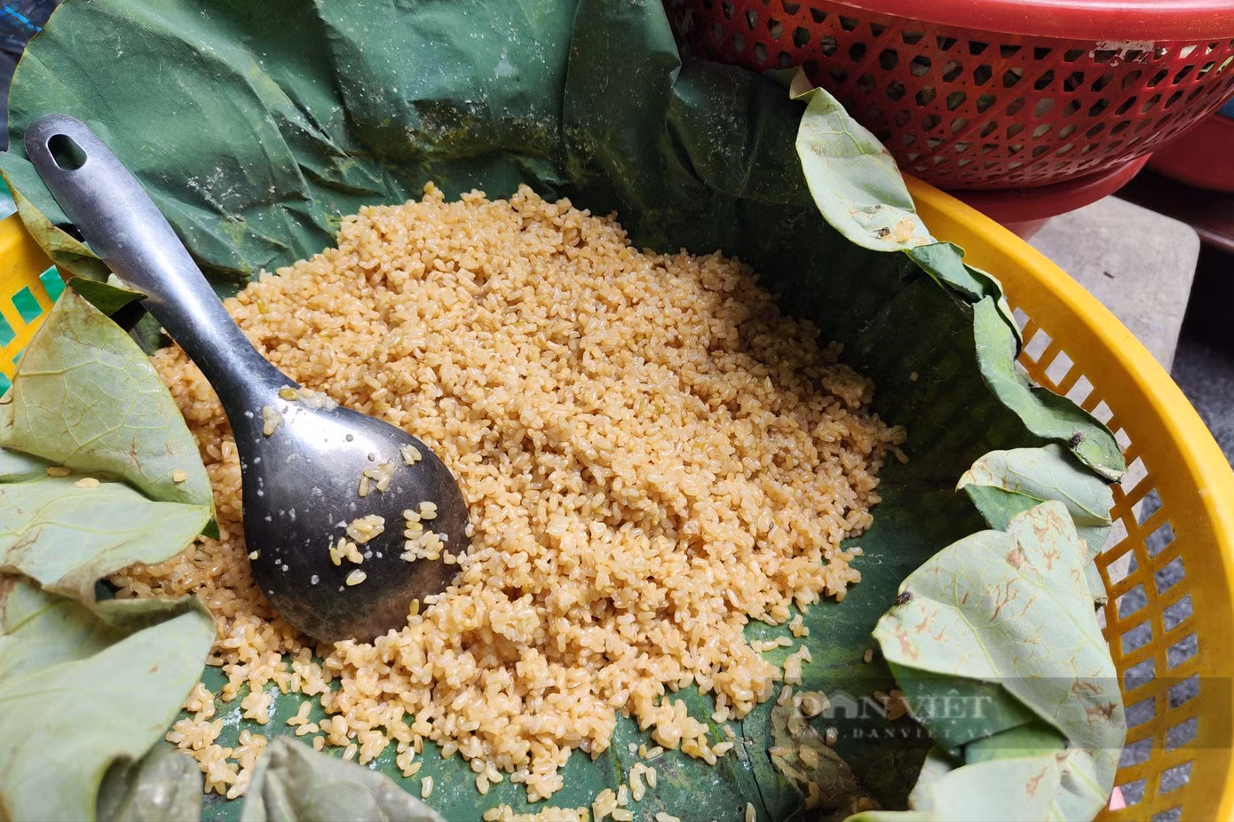 Cơm rượu nếp được mua nhiều vào dịp Tết Đoan Ngọ. Cơm rượu nếp được mua nhiều vào dịp Tết Đoan Ngọ.