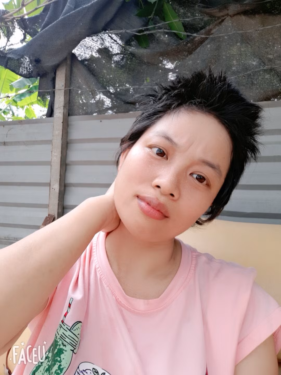 Tác dụng phụ của hóa chất khiến người phụ nữ rụng tóc.