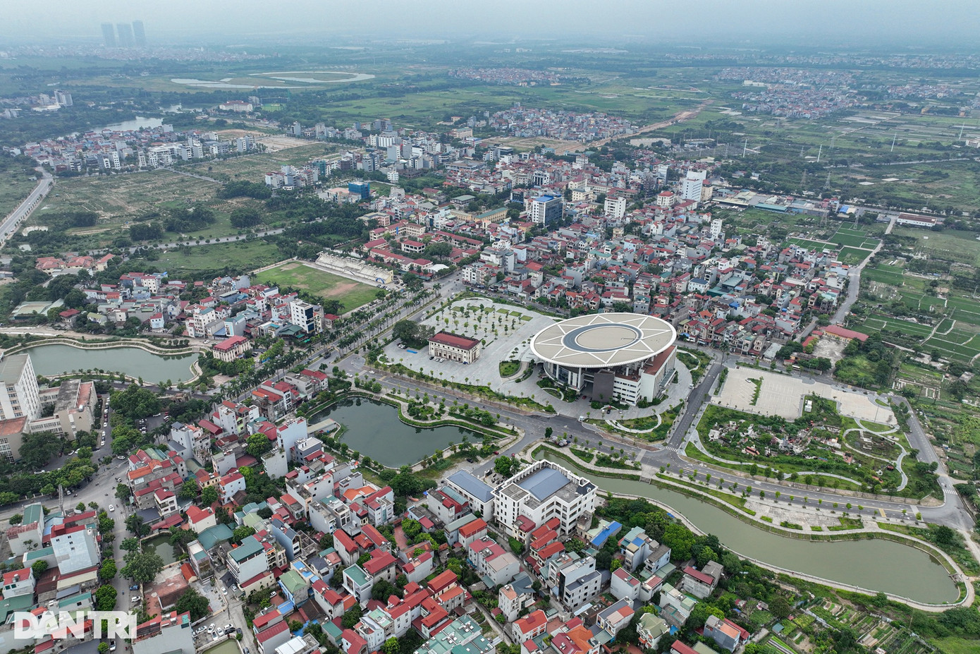 HĐND Hà Nội vừa thông qua đề án thành lập quận Đông Anh với diện tích là trên 185km2 và quy mô dân số 400.000 người. 24 xã và thị trấn cũng sẽ được lên phường (Ảnh: Mạnh Quân).