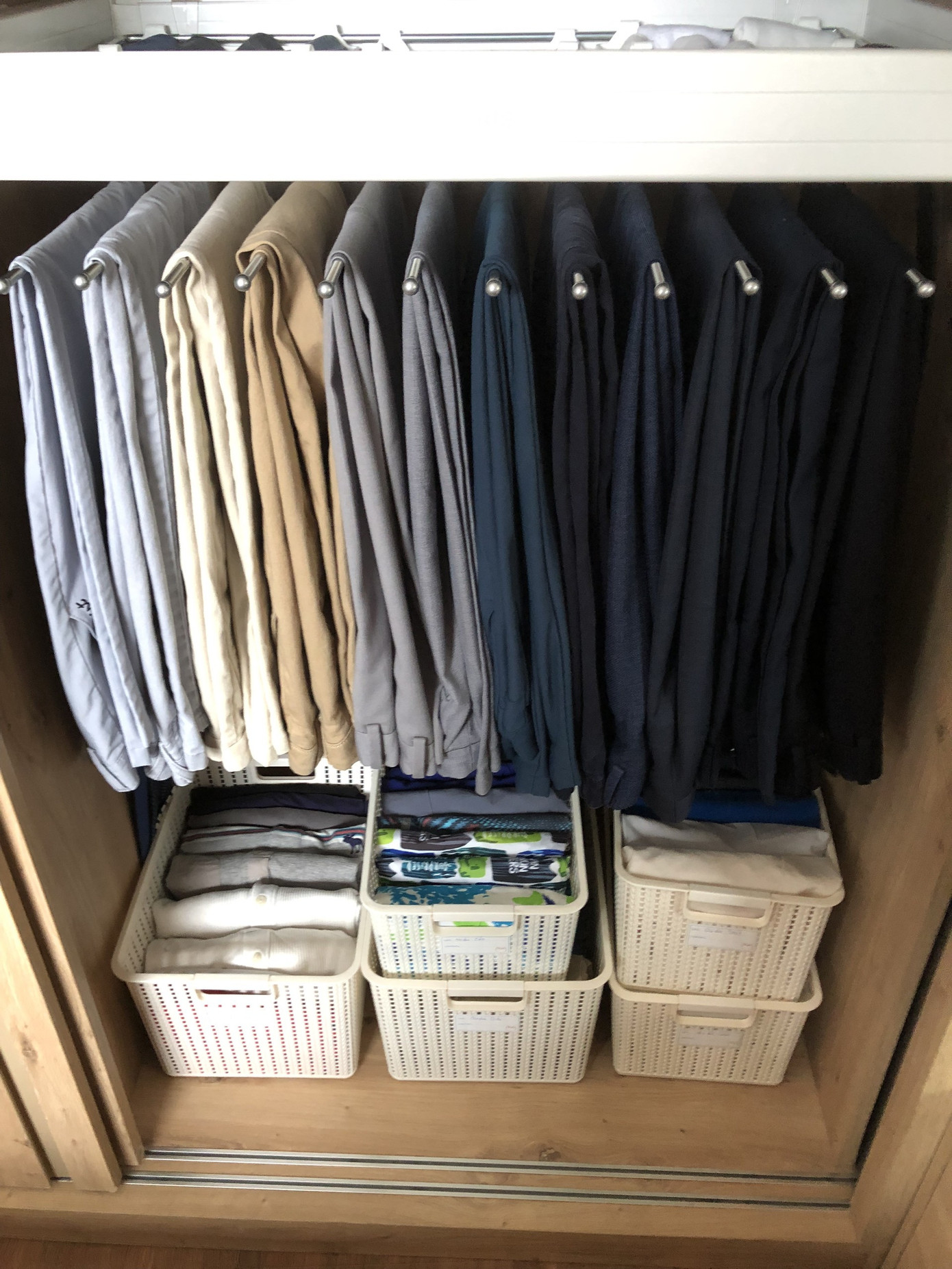 Tủ quần áo nhà chị Giang sau khi được dọn dẹp lại.