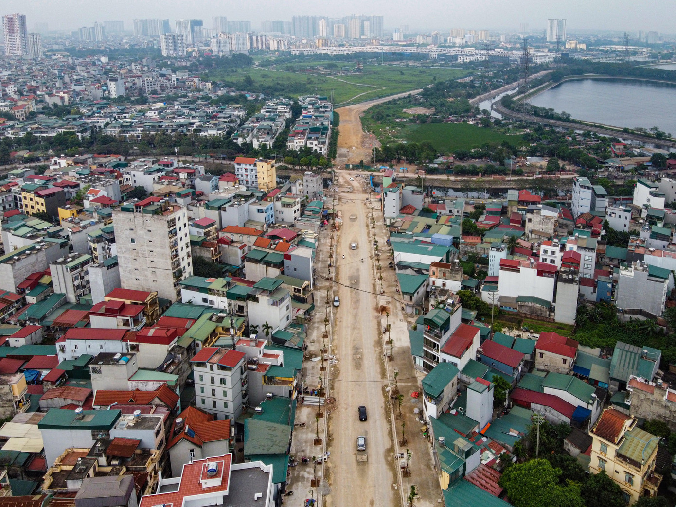nhà siêu mỏng siêu méo ảnh 1 Tuyến đường nối tiếp đường phía đông khu hành chính quận Hoàng Mai đến đường Tam Trinh (Hà Nội) dài khoảng 1,9 km được khởi công từ năm 2019 do Ban Quản lý dự án đầu tư xây dựng quận Hoàng Mai làm chủ đầu tư.
