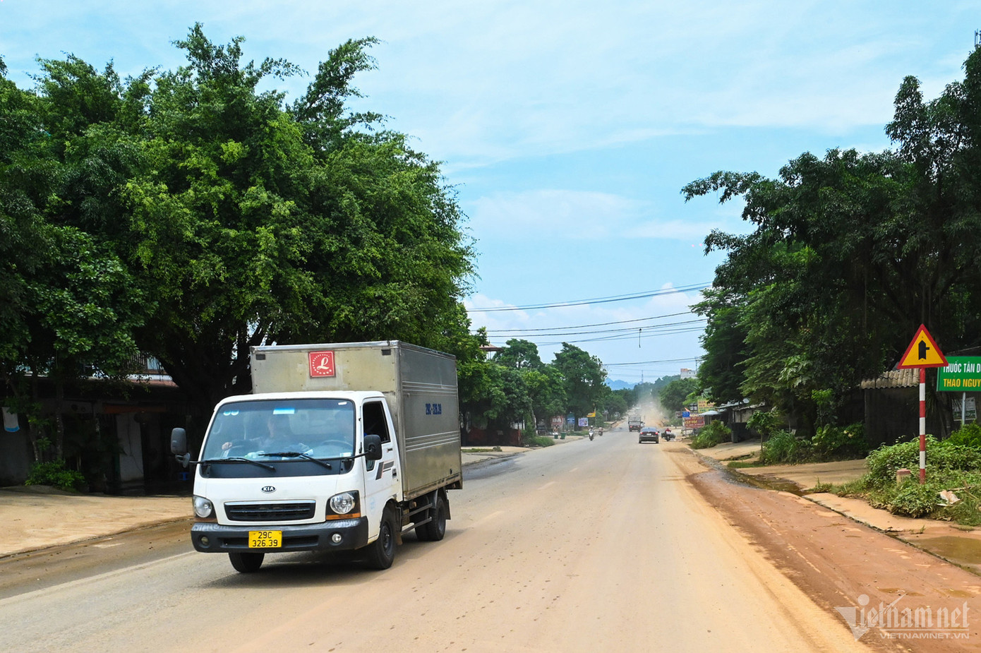 Cách nút giao Hòa Lạc khoảng 10km là thị trấn Xuân Mai (huyện Chương Mỹ), nơi sẽ trở thành khu đô thị vệ tinh, có tính chất là đô thị giáo dục và đào tạo, dịch vụ chất lượng cao, kết nối với đô thị Hòa Lạc và khu vực để hình thành định hướng phát triển TP Hà Nội, phía Tây thủ đô. Cách nút giao Hòa Lạc khoảng 10km là thị trấn Xuân Mai (huyện Chương Mỹ), nơi sẽ trở thành khu đô thị vệ tinh, có tính chất là đô thị giáo dục và đào tạo, dịch vụ chất lượng cao, kết nối với đô thị Hòa Lạc và khu vực để hình thành định hướng phát triển TP Hà Nội, phía Tây thủ đô.