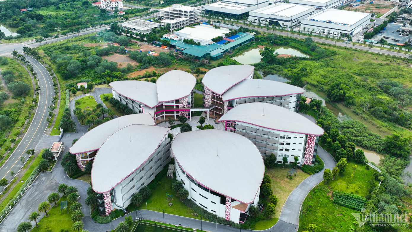 Đây là thành phố của những trung tâm nghiên cứu, các trường đại học, trung tâm thí nghiệm, công nghệ số, trí tuệ nhân tạo, ứng dụng và chuyển giao công nghệ. Hà Nội sẽ có những chính sách ưu tiên để thu hút nhân lực chất lượng cao và doanh nghiệp đến làm việc, sinh sống. Đây là thành phố của những trung tâm nghiên cứu, các trường đại học, trung tâm thí nghiệm, công nghệ số, trí tuệ nhân tạo, ứng dụng và chuyển giao công nghệ. Hà Nội sẽ có những chính sách ưu tiên để thu hút nhân lực chất lượng cao và doanh nghiệp đến làm việc, sinh sống.