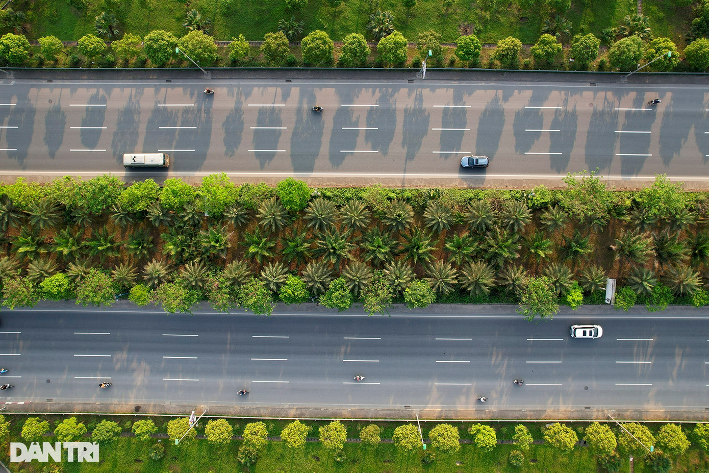 Đường Võ Nguyên Giáp cũng đồng thời đáp ứng nhu cầu kết nối giao thông trong khu vực, phục vụ chiến lược phát triển sân bay Nội Bài; hoàn thiện đường trục chính của Cảng hàng không quốc tế Nội Bài theo quy hoạch đã được Thủ tướng Chính phủ phê duyệt và góp phần hoàn chỉnh mạng lưới giao thông Thủ đô, tạo hình ảnh thủ đô văn minh, hiện đại; trực tiếp phục vụ phát triển kinh tế - xã hội khu vực huyện Đông Anh và Sóc Sơn, thành phố Hà Nội.