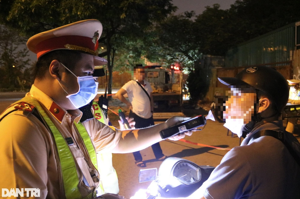 Tài xế P. vi phạm độ cồn ở mức kịch khung (Ảnh: Trần Thanh).