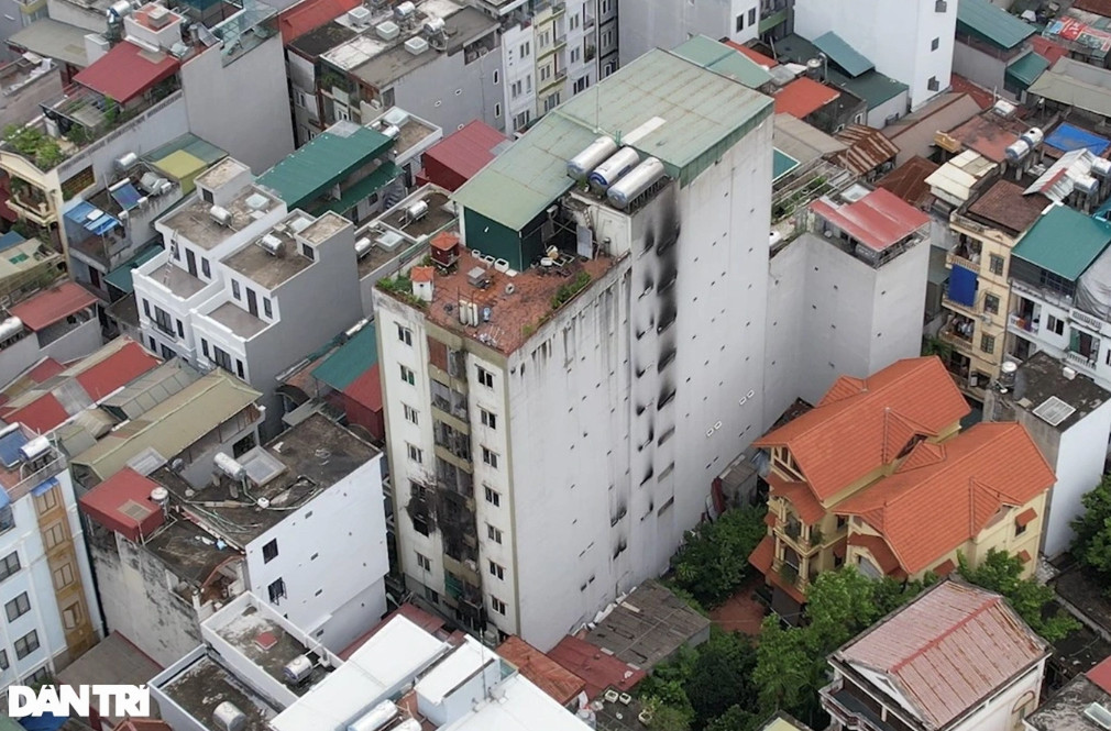 Tòa chung cư mini xảy ra vụ cháy (Ảnh: Mạnh Quân).