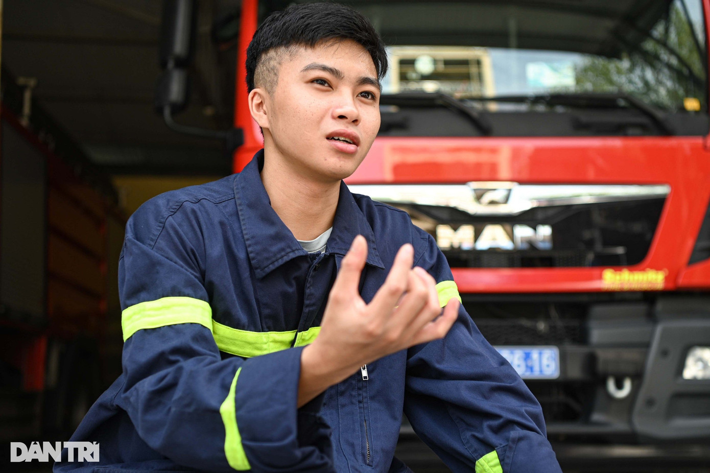 Hạ sĩ Nguyễn Quốc Trung, 20 tuổi, Đội Cảnh sát PCCC và CNCH Công an quận Thanh Xuân, Hà Nội (Ảnh: Minh Nhân).