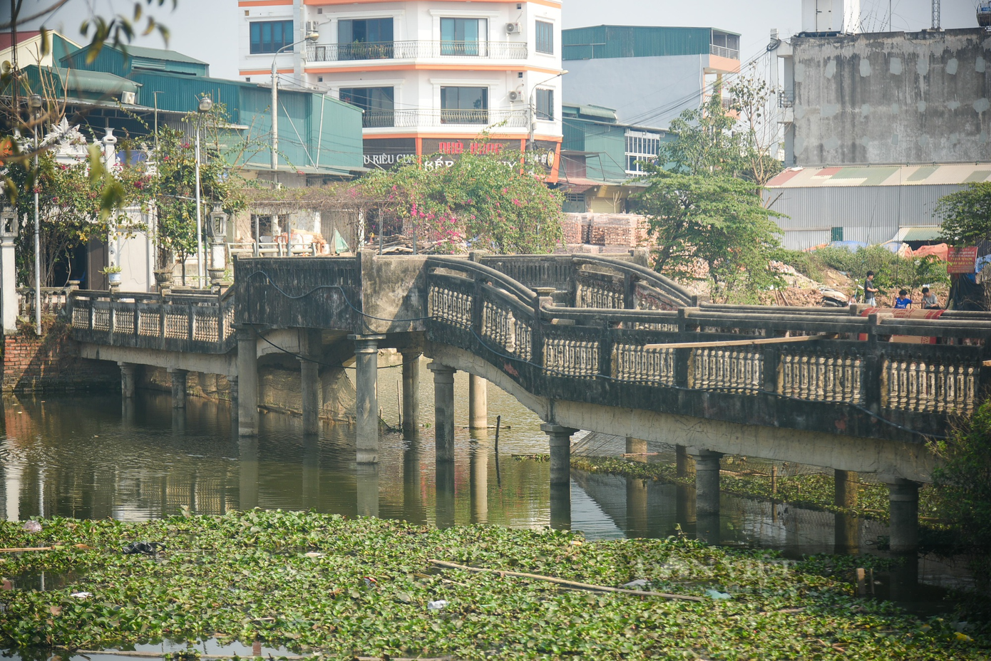 Cầu có thiết kế dạng "thượng gia, hạ kiều", tức trên là nhà, dưới là cầu, hình dáng tựa chiếc "thuyền nan úp ngược". Đây là kiểu kiến trúc cổ đặc trưng của Việt Nam, hiện còn lại khá ít ỏi. Cầu có thiết kế dạng "thượng gia, hạ kiều", tức trên là nhà, dưới là cầu, hình dáng tựa chiếc "thuyền nan úp ngược". Đây là kiểu kiến trúc cổ đặc trưng của Việt Nam, hiện còn lại khá ít ỏi.