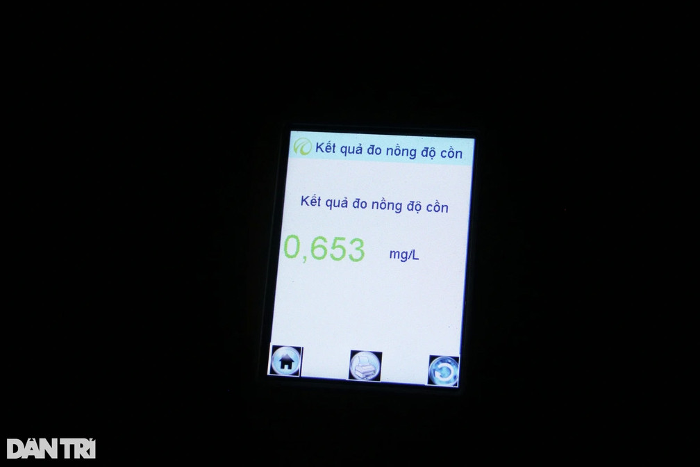 Tài xế T. vi phạm vượt mức kịch khung về nồng độ cồn (Ảnh: Trần Thanh).