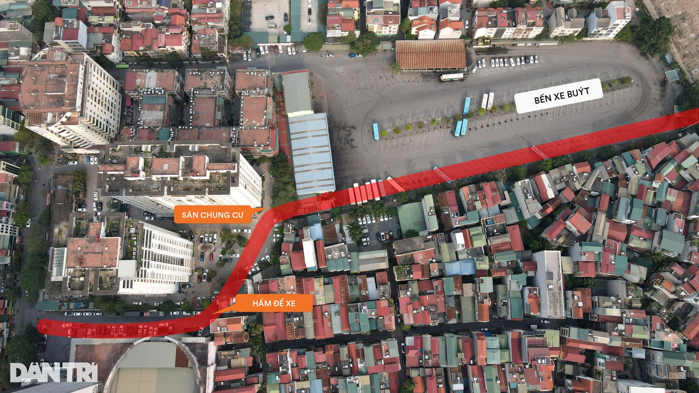 Toàn bộ tuyến đường có 2 khúc ngoặt, một điểm ở gần lối vào hầm gửi xe chung cư VTC và điểm còn lại nằm gần giữa sân chung cư 25 Lạc Trung.