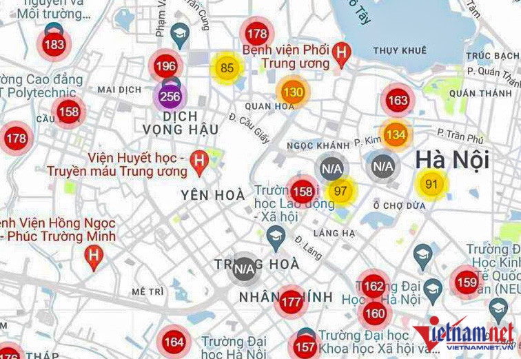 Nơi có chất lượng không khí kém nhất Hà Nội là khu vực Cầu Giấy với chỉ số AQI 256 đơn vị - mức rất có hại cho sức khỏe.