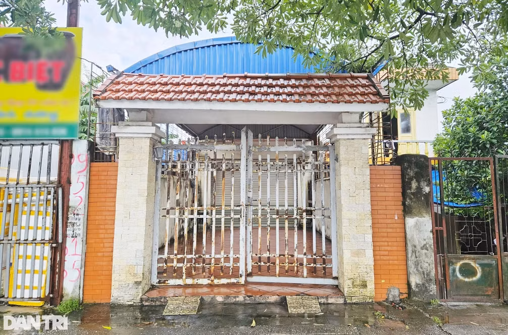 Ngôi nhà nhóm "Bông hồng đen" thuê làm trụ sở hoạt động, nằm ở phố Nguyễn Hữu Cầu, phường Hải Sơn (Ảnh: Nguyễn Dương). Ngôi nhà nhóm "Bông hồng đen" thuê làm trụ sở hoạt động, nằm ở phố Nguyễn Hữu Cầu, phường Hải Sơn (Ảnh: Nguyễn Dương).
