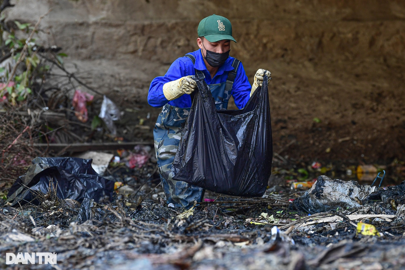 Từ nhóm sơ khai chỉ có hai thành viên, đến nay Hà Nội Xanh đã tập hợp gần 100 người. Trong số này, 70% là học sinh, sinh viên; còn lại là người đã có gia đình, đi làm, cố gắng thu xếp thời gian cùng tham gia.
