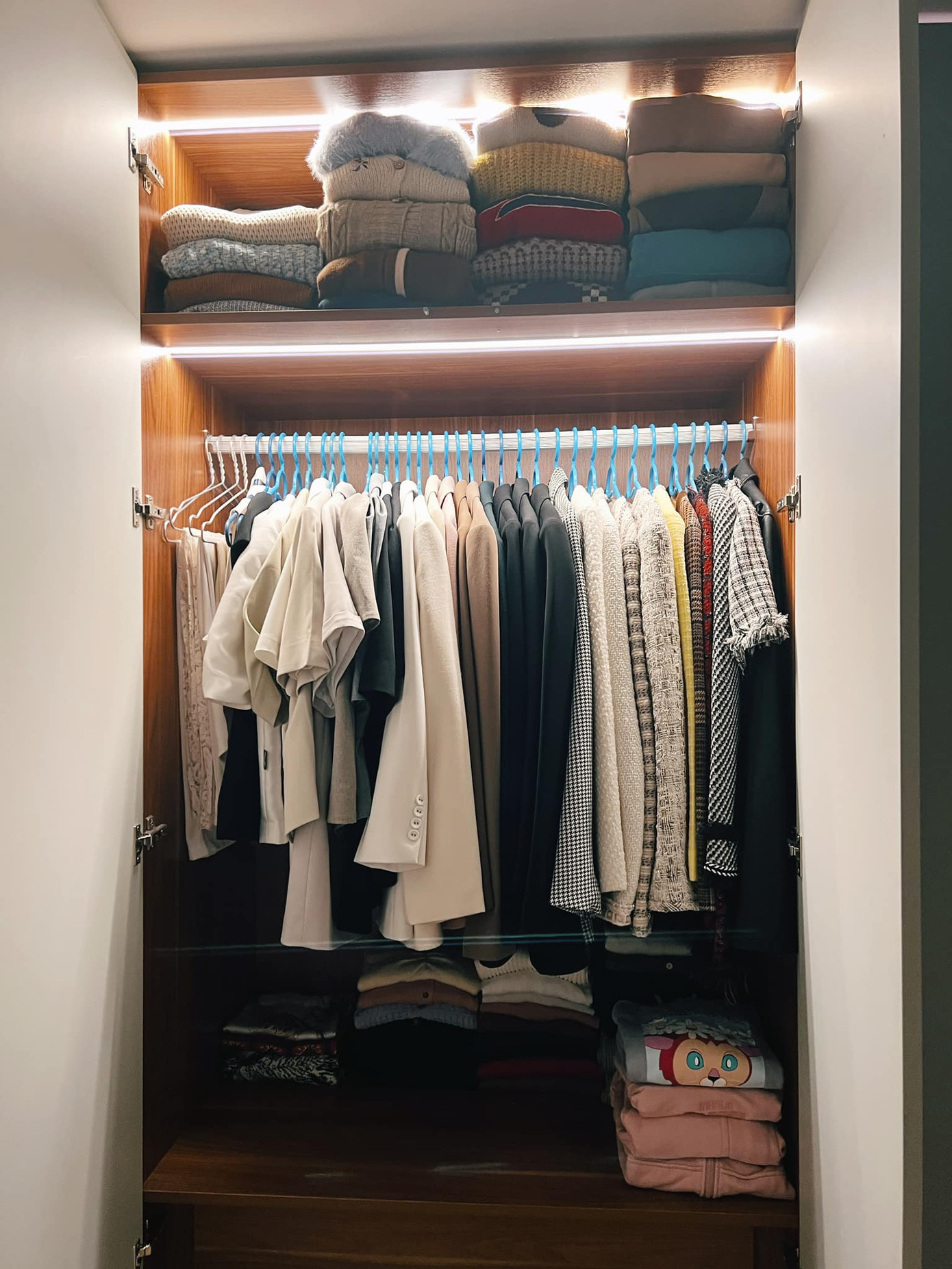 Tủ đồ nhà chị Hà được sắp xếp gọn gàng sau mỗi lần dọn dẹp.