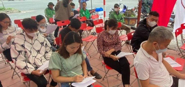 Khách hàng có mặt tại Head Tiến Cường tham gia phần thi lý thuyết. Khách hàng có mặt tại Head Tiến Cường tham gia phần thi lý thuyết.