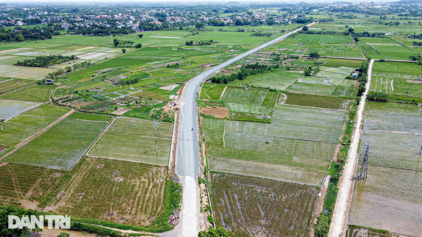 Những con đường mới thay đổi diện mạo của vùng quê.