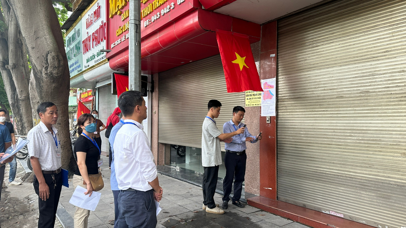 Sáng 3/8, các lực lượng chức năng quận Hoàn Kiếm, Hà Nội triển khai Quyết định cưỡng chế thực hiện Quyết định kiểm đếm bắt buộc đối với 7 hộ dân trên địa bàn phường Cửa Nam để thực hiện Dự án Trụ sở Bộ Công an số 44 Yết Kiêu, quận Hoàn Kiếm, Hà Nội.