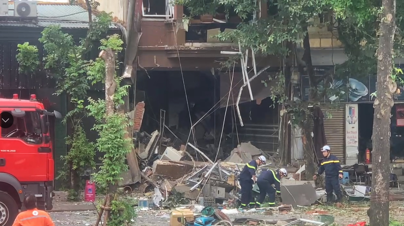 Hiện trường vụ nổ tại đường Yên Phụ