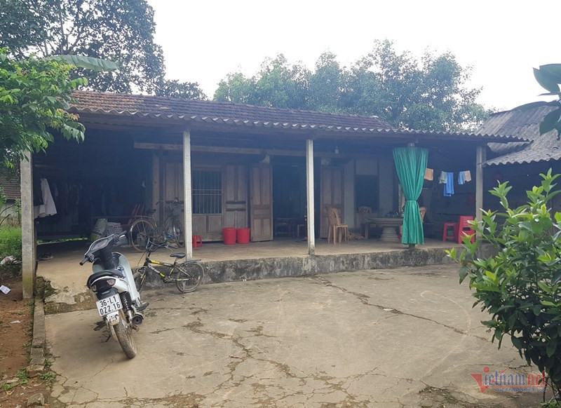 Hiện tại, anh H. đưa các con về sống cùng bà nội tại thôn Phú Hương, xã Hương Xuân