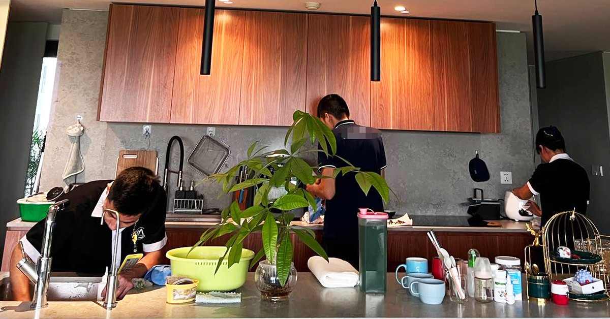 Tùy vào diện tích và nhu cầu dọn dẹp của gia chủ, các công ty dọn nhà sẽ cử từ vài nhân viên đến vài chục nhân viên đến làm việc.