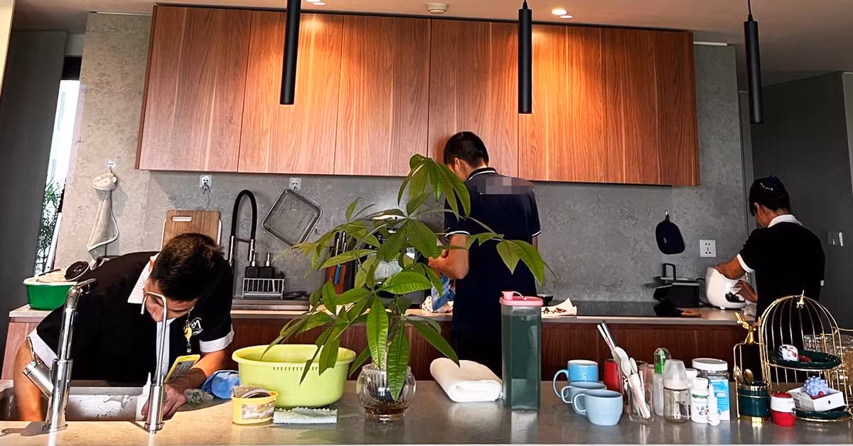 Tùy vào diện tích và nhu cầu dọn dẹp của gia chủ, các công ty dọn nhà sẽ cử từ vài nhân viên đến vài chục nhân viên đến làm việc. Tùy vào diện tích và nhu cầu dọn dẹp của gia chủ, các công ty dọn nhà sẽ cử từ vài nhân viên đến vài chục nhân viên đến làm việc.
