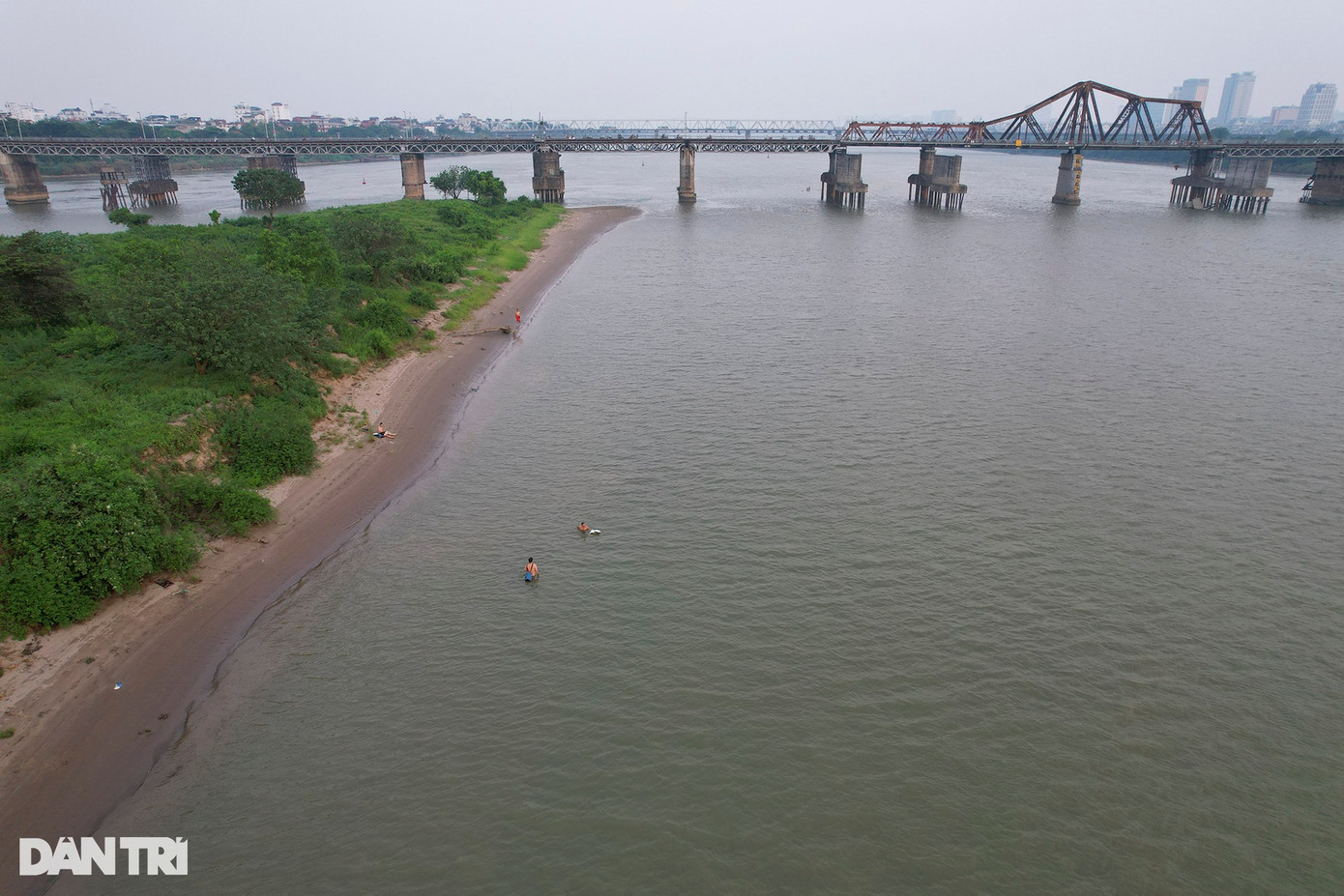 Nơi đây trở thành bãi tắm tự nhiên khá đẹp và hấp dẫn với người yêu thiên nhiên. Nơi đây trở thành bãi tắm tự nhiên khá đẹp và hấp dẫn với người yêu thiên nhiên.