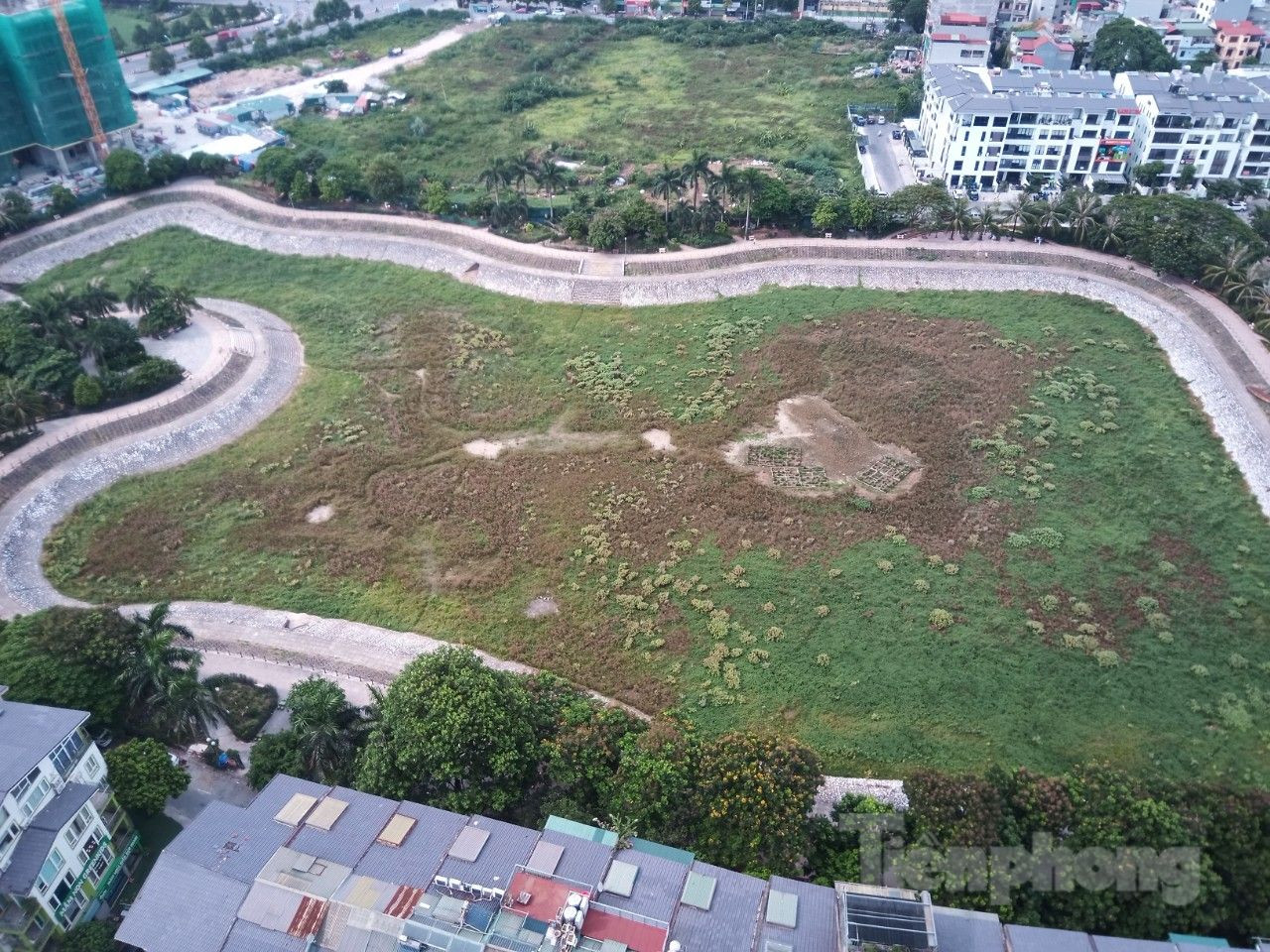 Toàn cảnh hồ Trung Văn nhìn từ trên cao cuối tháng 7/2023. Ảnh: Đ.H