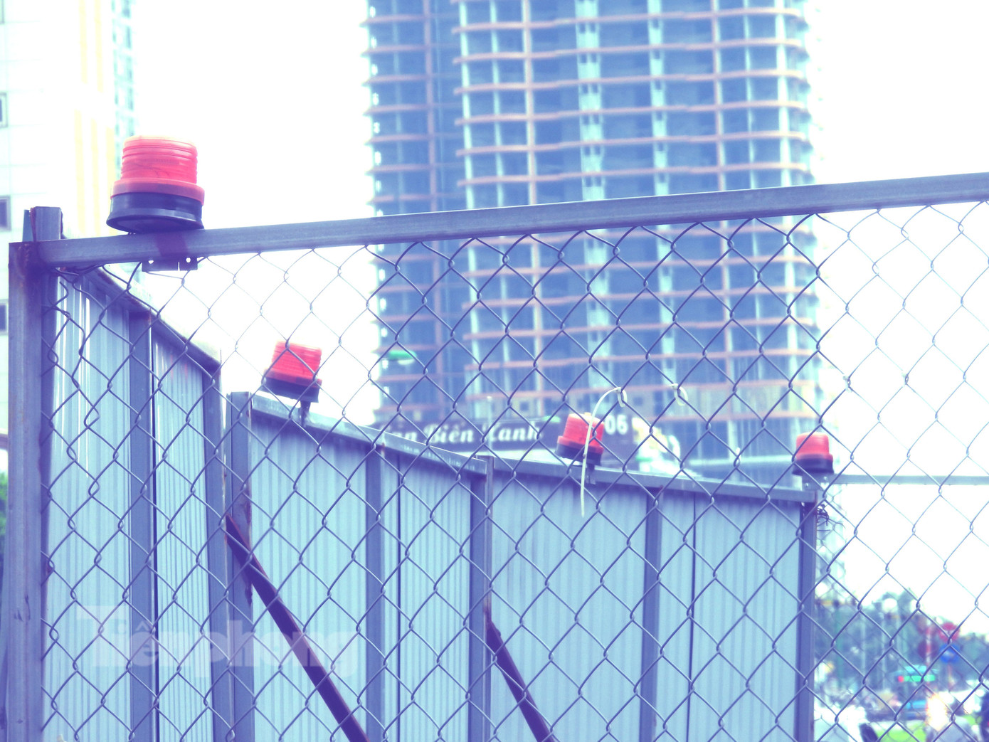 Hệ thống đèn báo tê liệt. Ảnh: M.Đ