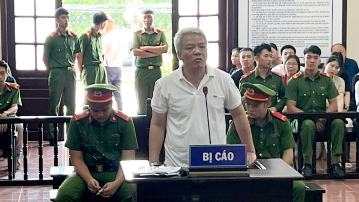 Bị cáo Nguyễn Văn Khuê tại toà.