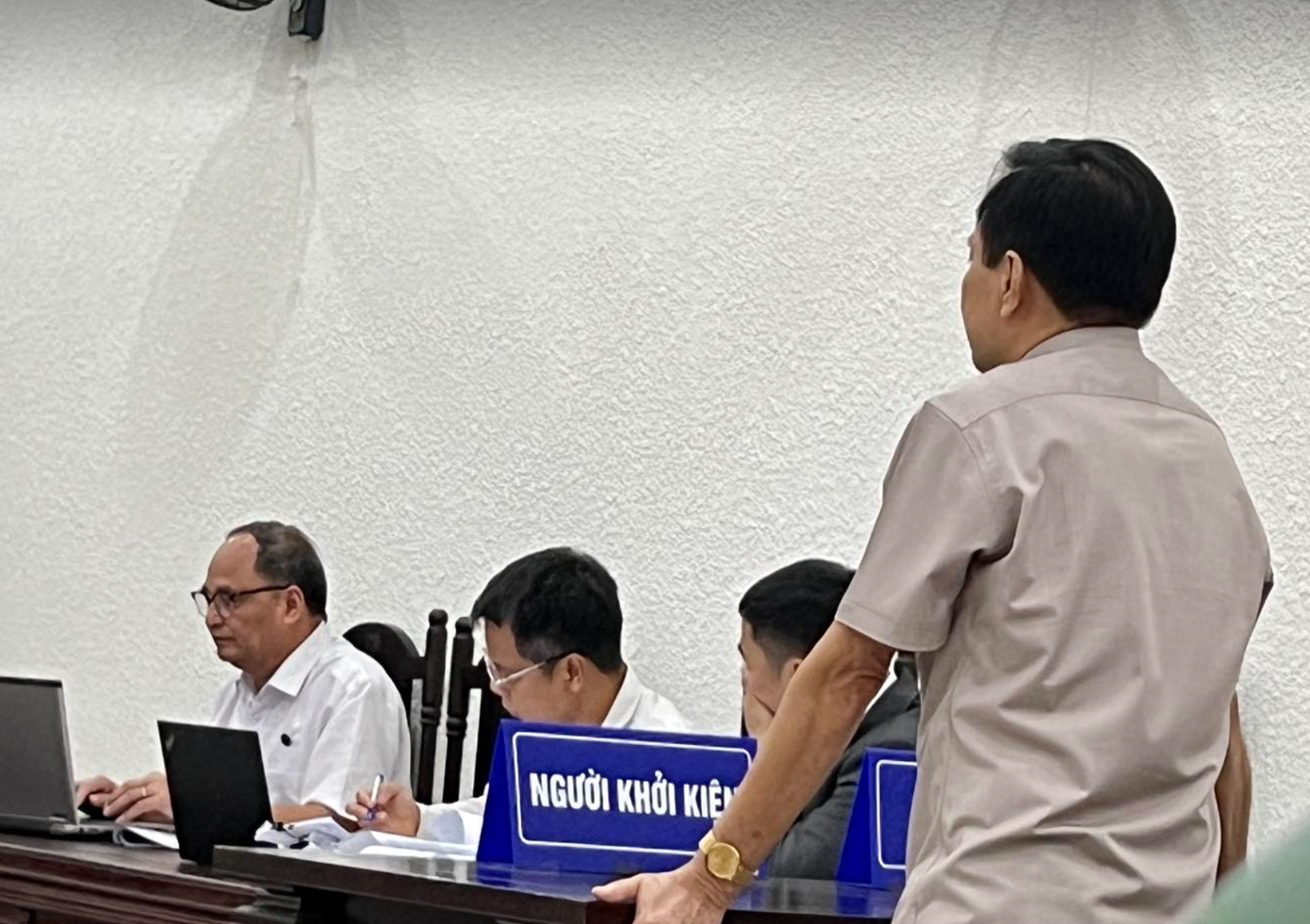 Đại diện Công ty Cổ phần Hải Dương Gas tại toà. Ảnh: N.L