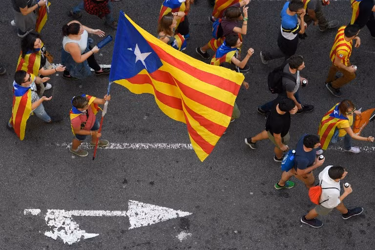 Tây Ban Nha: Thủ hiến Catalonia kêu gọi đối thoại thêm ảnh 5