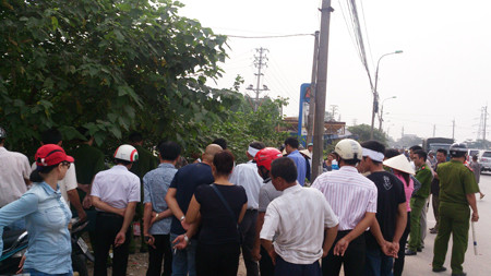 Vụ việc thu hút sự chú ý của đông đảo người qua đường