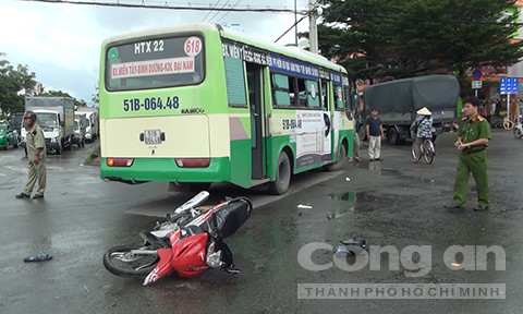 BẢN TIN ATGT: Đấu đầu xe khách, người đi xe máy tử vong tại chỗ ảnh 3
