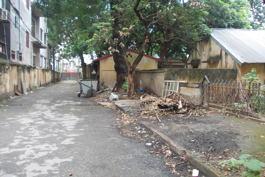 Lối vào nhà xác bệnh viện Giao thông Vận tải