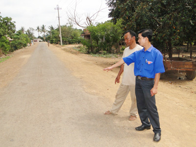 Nhờ Đoàn thanh niên, Nhà nước tiết kiệm được hàng trăm triệu đồng khi làm đường Ảnh: Y Khoa