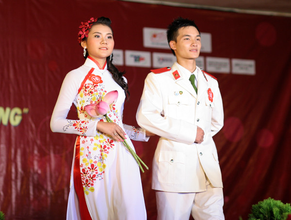 Tha thướt trong trang phục áo dài