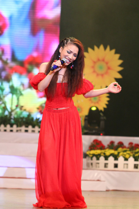 Tham gia chương trình còn có ca sĩ Hồng Ngọc