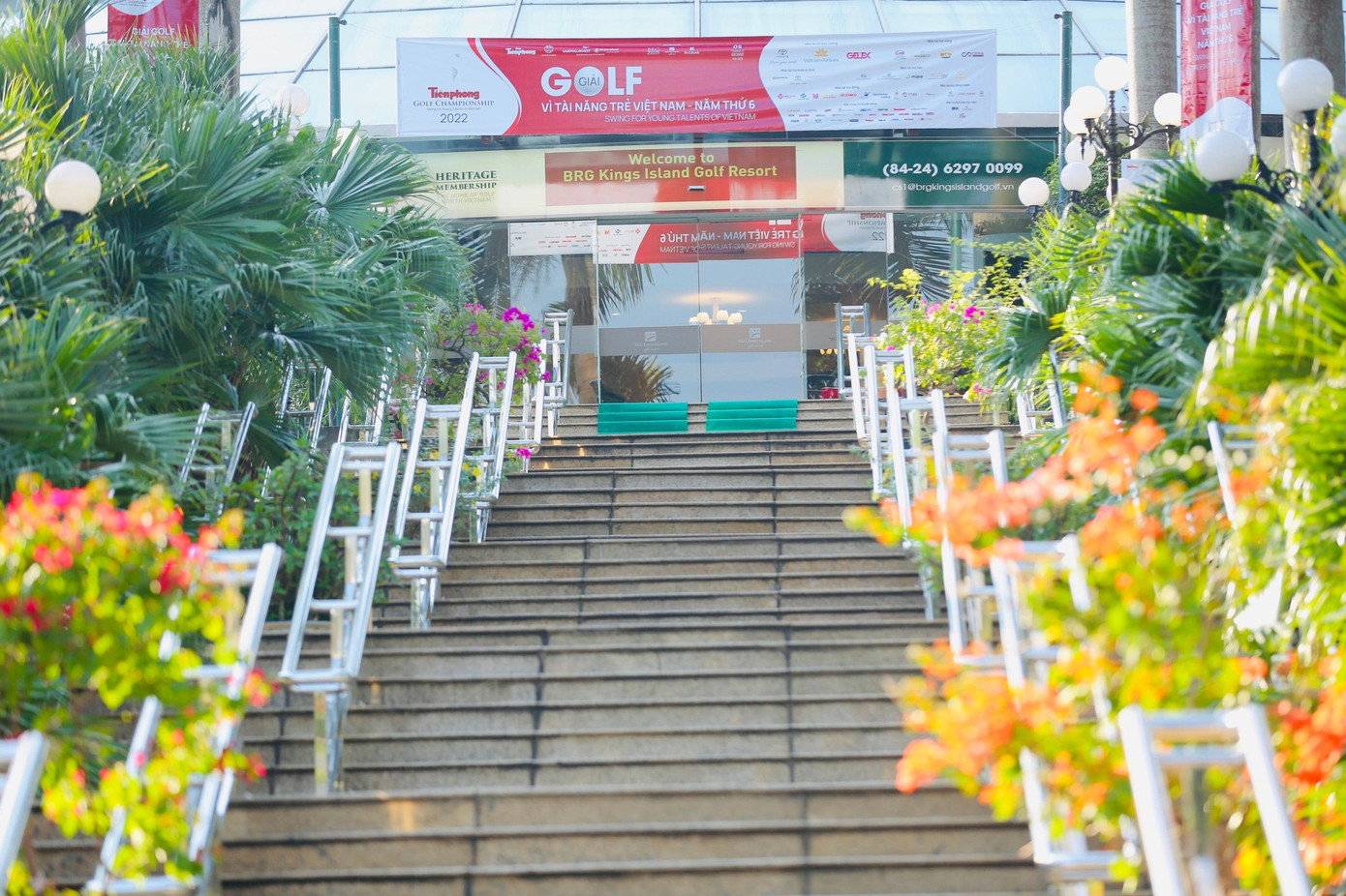 Bên cạnh việc tham gia tranh tài, các golfer dự Tiền Phong Golf Championship 2022 còn có cơ hội chiêm ngưỡng và trải nghiệm tại hố golf số 19- Par 3 đặc biệt trên sân Kings Course, qua đó cùng chung tay góp sức gây quỹ cho Quỹ Hỗ trợ tài năng trẻ Việt Nam.