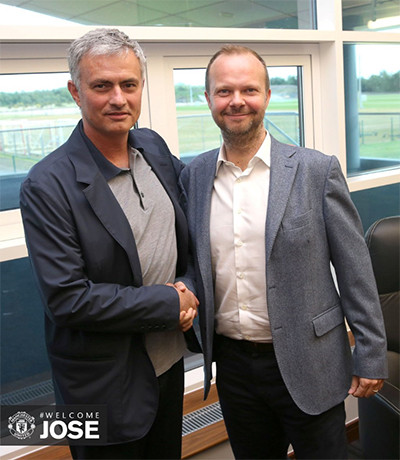 Mourinho lần đầu đến sân tập Man Utd ảnh 2