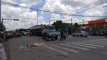 BẢN TIN ATGT: Vượt xe đầu kéo, 2 phụ nữ bị cán chết ảnh 2