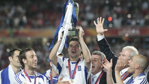 Top 10 khoảnh khắc đáng nhớ trong lịch sử EURO ảnh 1