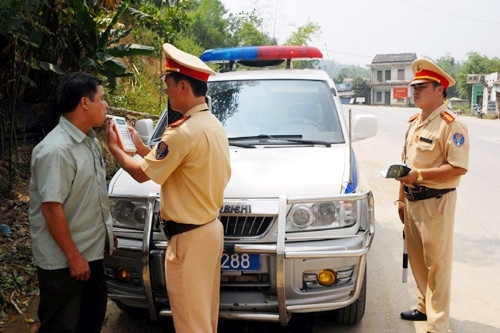 BẢN TIN ATGT: Vượt xe đầu kéo, 2 phụ nữ bị cán chết ảnh 1