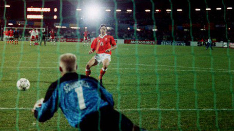 Top 10 khoảnh khắc đáng nhớ trong lịch sử EURO ảnh 7