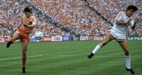 Top 10 khoảnh khắc đáng nhớ trong lịch sử EURO ảnh 10