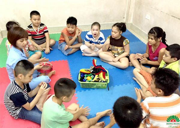 Can thiệp sớm tạo cơ hội cho trẻ khuyết tật phát triển bình thường. Ảnh minh họa