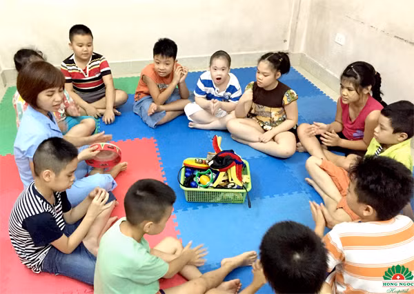Can thiệp sớm tạo cơ hội cho trẻ khuyết tật phát triển bình thường. Ảnh minh họa Can thiệp sớm tạo cơ hội cho trẻ khuyết tật phát triển bình thường. Ảnh minh họa