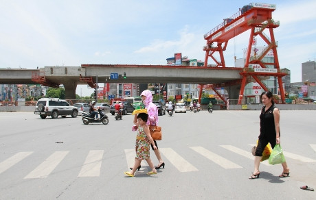 Nắng nóng gay gắt tiếp tục diễn ra ở Hà Nội. Ảnh: Trường Phong