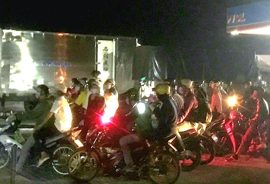 Dòng người trở về Cà Mau xuyên đêm khiến các chốt kiểm soát tỉnh Cà Mau luôn trong tình trạng trực 24/24 giờ.